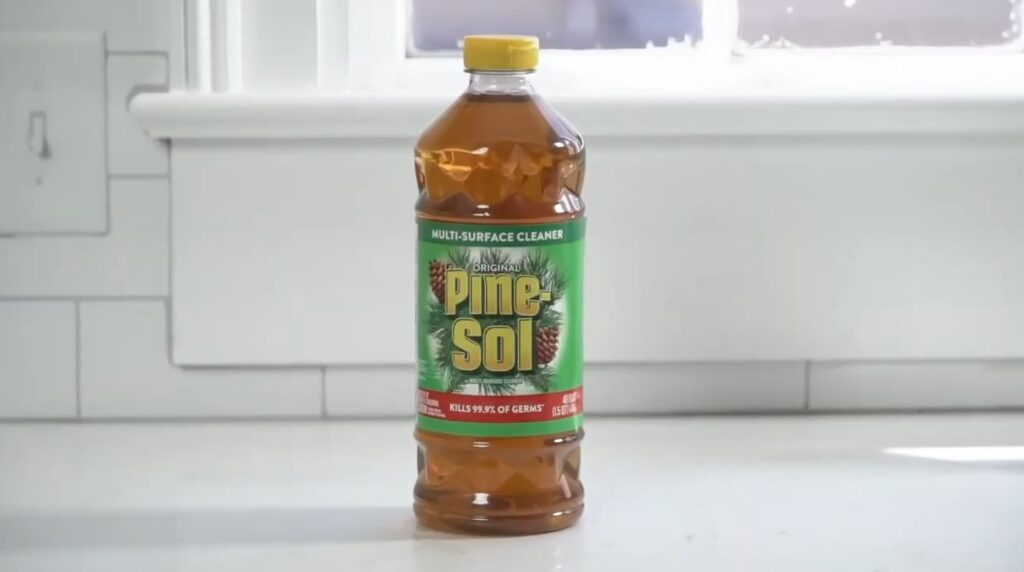 Can You Mix Vinegar and Fabuloso? (Explained!) CanYouMix
