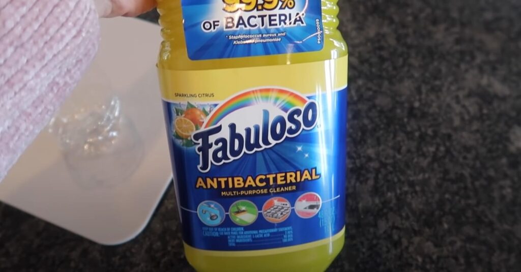 How to Mix Vinegar and Fabuloso?