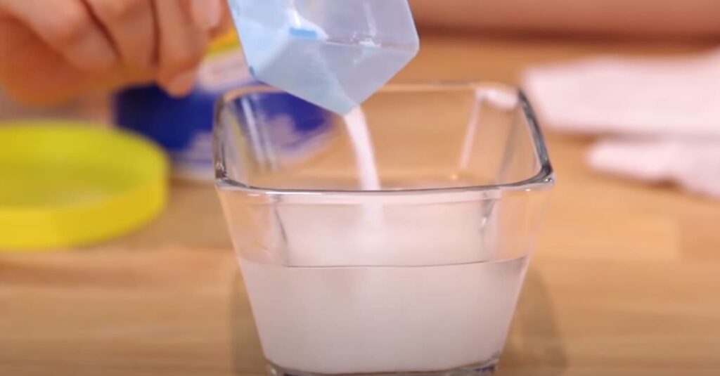 What Will Happen if You Mix OxiClean and Vinegar?