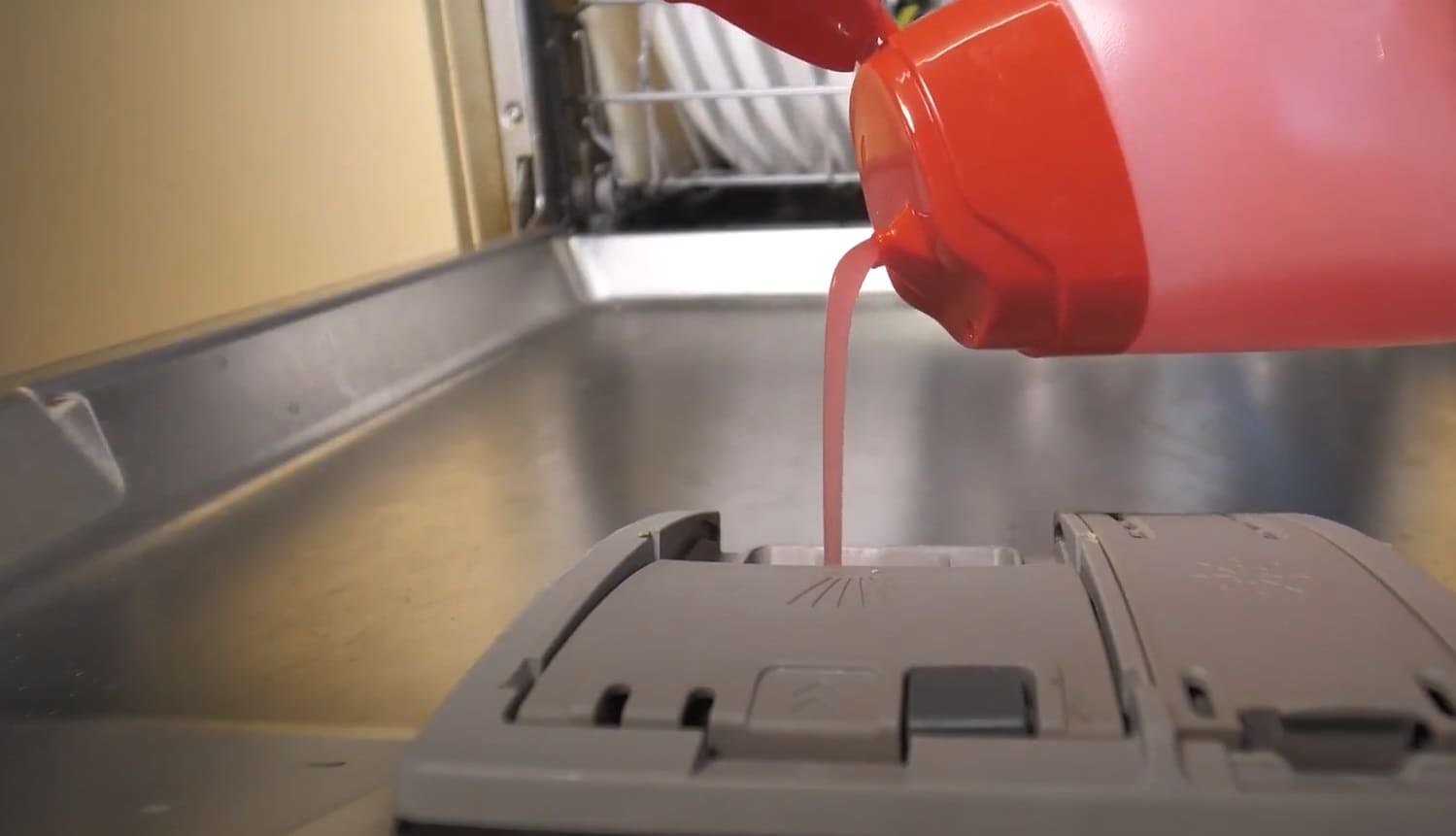 Can You Mix Dish Soap and Baking Soda? CanYouMix