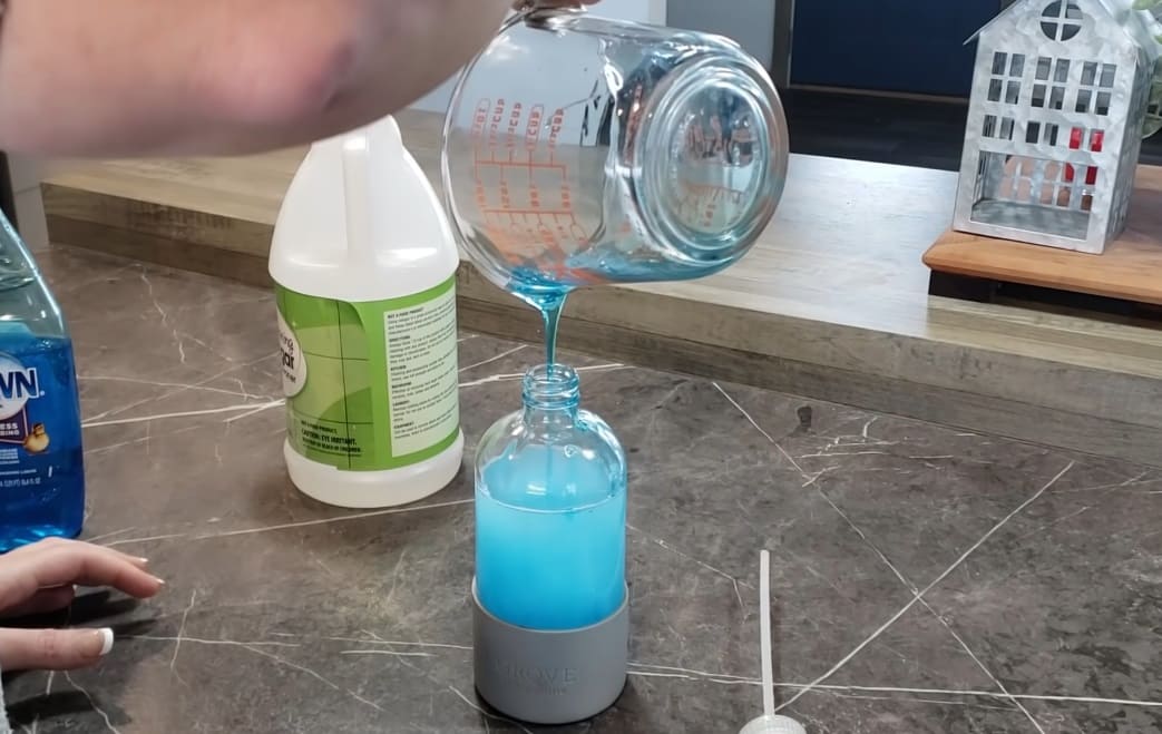 Can You Mix Vinegar and Dish Soap? CanYouMix