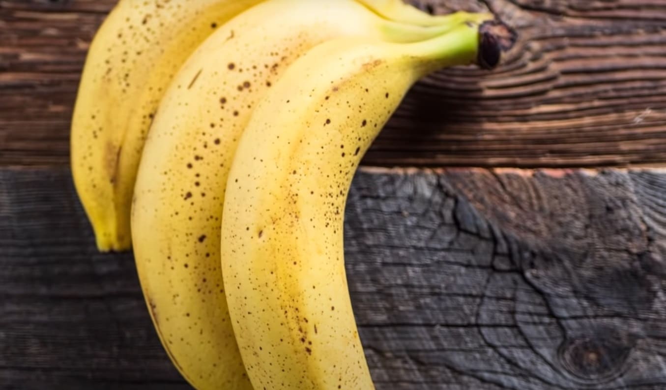 Eating a Banana vs. Blending a Banana Which Is Better? CanYouMix