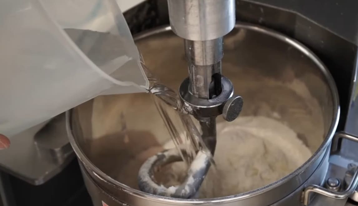 Mixer vs. Spiral Mixer What’s the Difference? CanYouMix