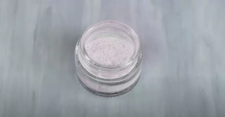 Can You Mix Glitter With Acrylic Powder?