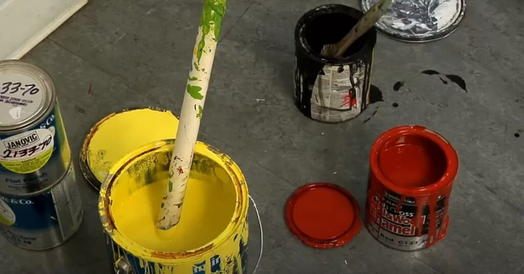 Safety Tips When Mixing Latex and Enamel Paint